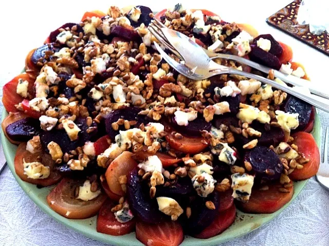 Oven baked Red Beets with blue cheese and nuts|Tobbeさん