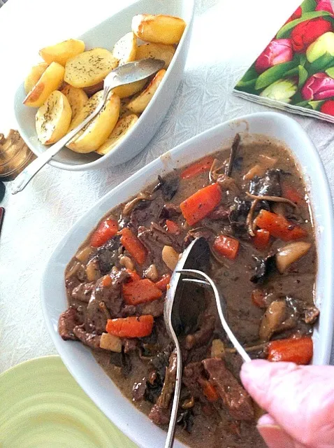 Beef and mushroom stew with oven baked potato halfs|Tobbeさん