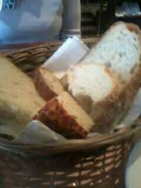 Lunch, tried diff types of bread|Anaさん