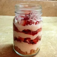 Strawberry Cheesecake In A Jar|Sara Gessnerさん