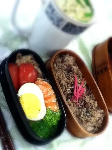 Snapdishの料理写真:今日のOL弁当。金時豆を炒って玄米に炊き込んでみた。Today's lunch box.|hoppycowさん