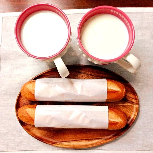 ヘーゼルナッツのコーヒークリームパンとホットミルク|長谷川裕子さん