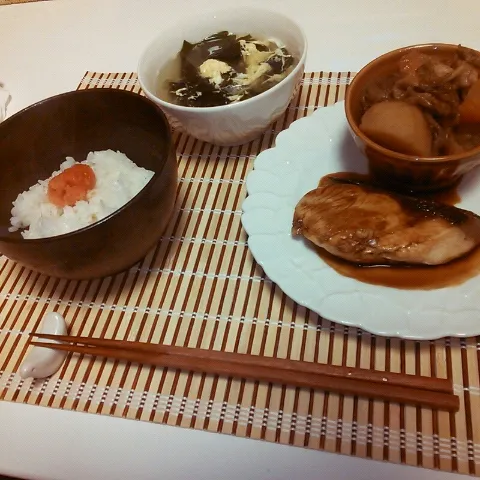 ぶりの照り焼き　肉じゃが　わかめスープ　明太子ご飯|ミイルさん