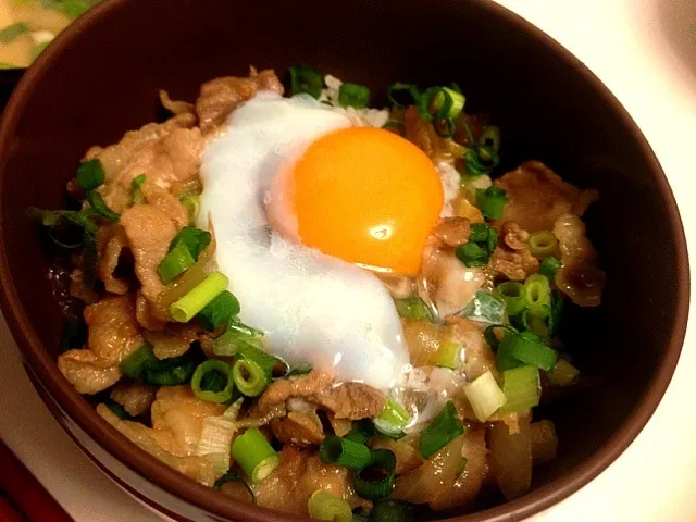 ネギ豚丼の温玉のせ！|きこさん