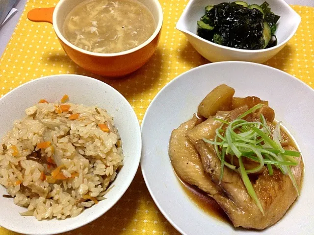 大根と手羽先の柔らか煮、ツナと牛蒡の炊き込み御飯、きゅうりとワカメの酢の物、ベーコンの中華スープ|♡よっしー♡さん