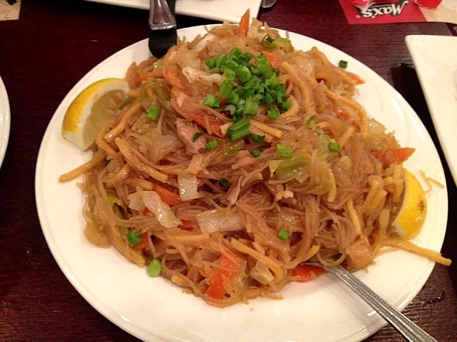 Filipino cuisine: Miki Bihon Noodles|Hermioneさん