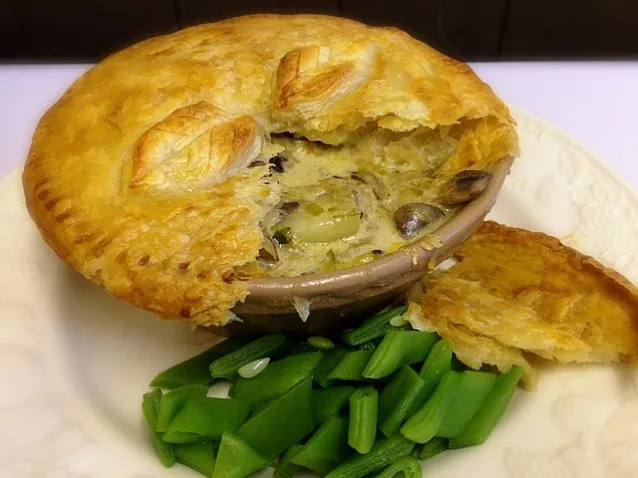 Snapdishの料理写真:Mushroom, leek and goats cheese pie|Steve Pountneyさん