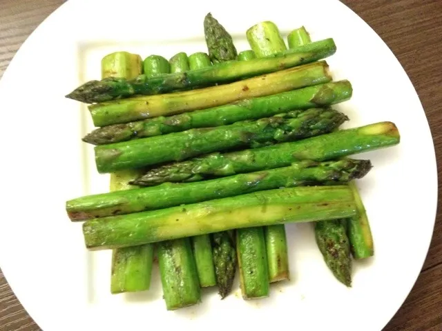 Grilled asparagus with olive oil|piggybistroさん