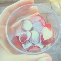 Strawberries/ Grapes and Cream|lauren merrileesさん