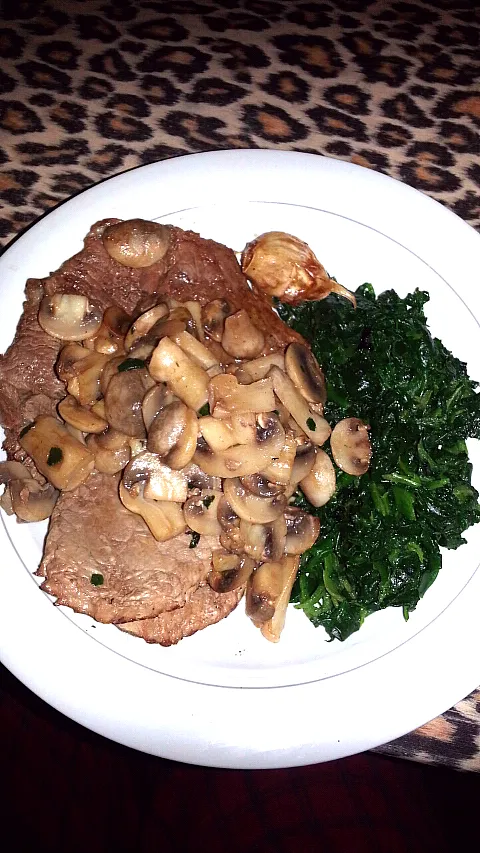 steak con funghi e spinaci|Carmenさん