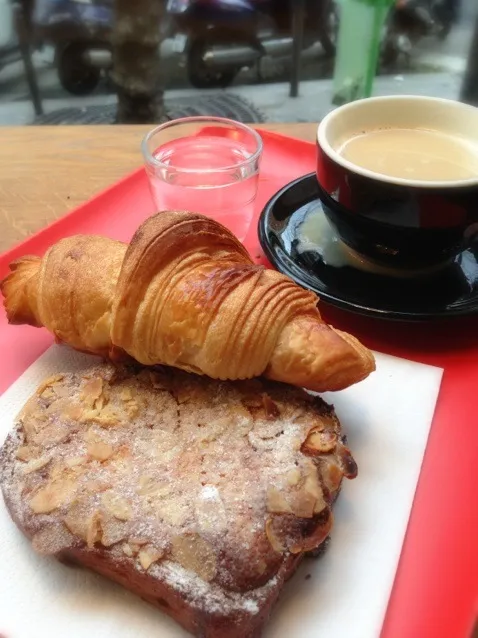 Paris、Gontranの朝食。本店ですよ〜。美味しかった♪( ´▽｀)|siniti1969さん