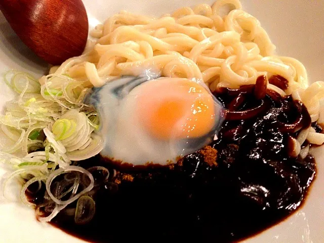 Snapdishの料理写真:激辛黒カレーうどん  温玉のせ|skumeさん