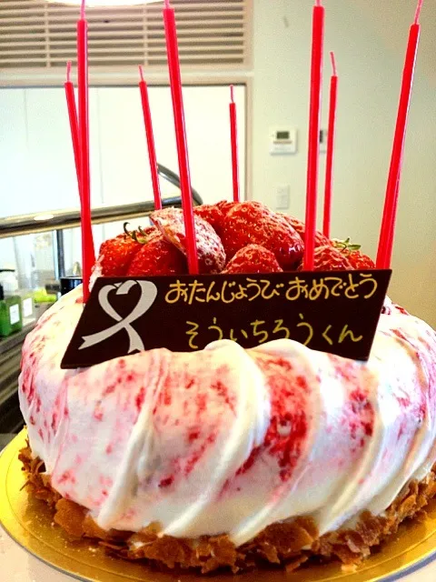 Snapdishの料理写真:お誕生日ケーキ(^_-)|ちとせ みみさん