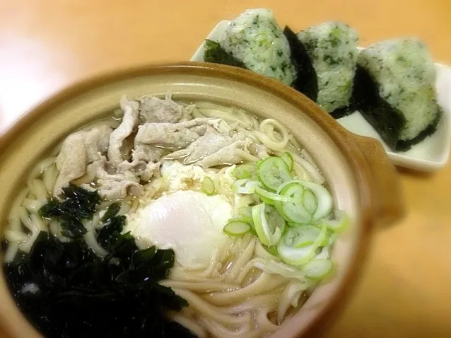 Snapdishの料理写真:鍋焼きうどん   中島菜の菜飯おにぎり|りつ(*≧艸≦)さん