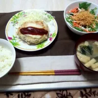 Snapdishの料理写真:ハンバーグ定食|いたちゃいさん