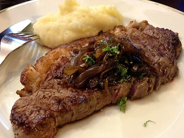 Striploin steak bearnaise|Nicholas Tayさん