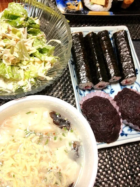 Snapdishの料理写真:#夕飯 ぼたもち、海苔巻き(梅きゅー)、ワンタン麺(とんこつふう)、ツナチーズサラダ。ぼたもちと麺類は味が合う！|ms903さん