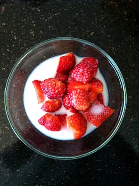 Snapdishの料理写真:Strawberries|yasmin resendorfさん