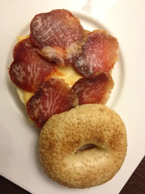 Spanish iberico Bellota lomo & cheddar cheese with bagel|piggybistroさん