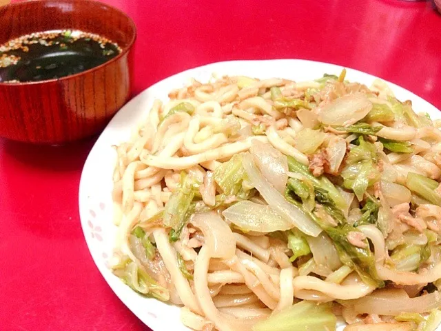 カツオ風味の効いたしょうゆ焼きうどん|yuikoさん