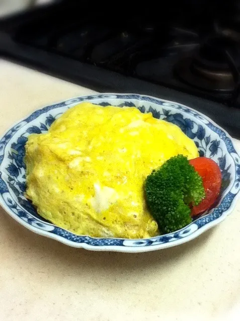 Snapdishの料理写真:今日のJKランチプレートは野菜たっぷり巨大オムライス。Today's lunch plate for daughter.it's fried rice&vegitable wrapped in an omelet.|hoppycowさん