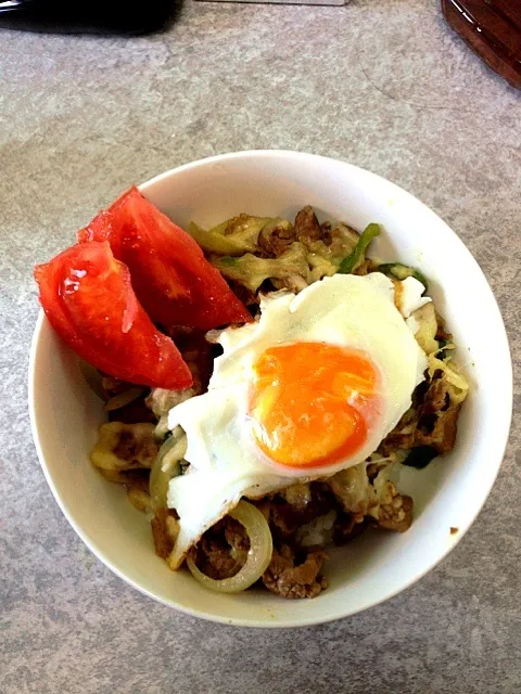 牛肉と野菜のカレーチーズ焼き丼ぶり|ゆきさん