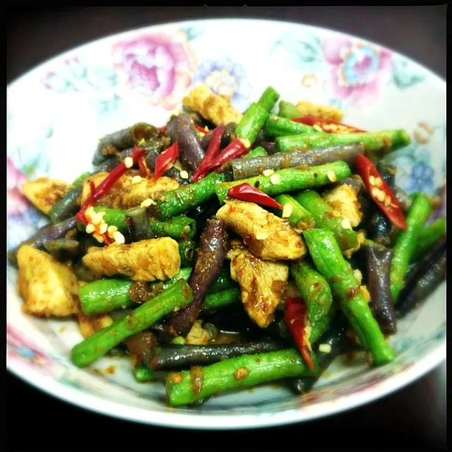 Stir fried chicken breast and red curry paste with 2 color sting bean|Natch Vanさん