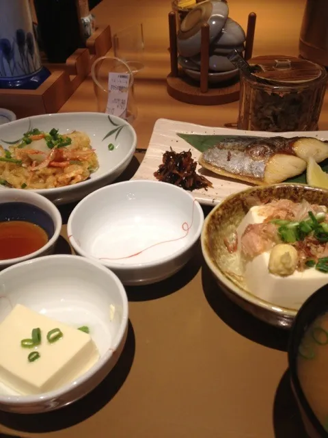 さわらの塩焼き定食、貝汁変更、冷奴追加|Hajime Sakaiさん