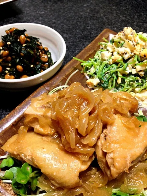 玉ねぎと鶏肉のとろとろ煮・豆苗とゆで卵のサラダ・春菊の納豆和え|がぁがさん