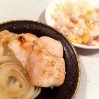 Snapdishの料理写真:チキンステーキとコーンの炊き込みご飯|ゆきよさん