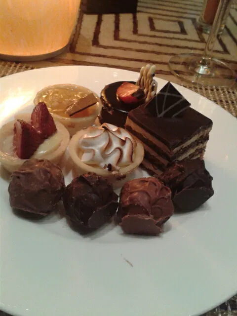 Desserts at Spectrum, Fairmont Makati|fiona leukaさん