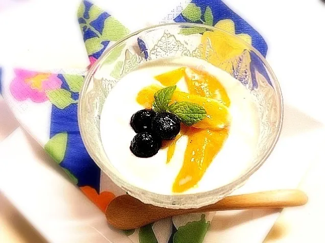 Snapdishの料理写真:IGUさんのドライマンゴーでMango yoghurt|ふれでぃーさん