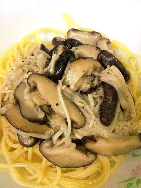 Light creamy mushroom sauce pasta|Elaine Gohさん