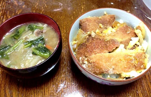 Snapdishの料理写真:かつ丼、豚汁|舞さん