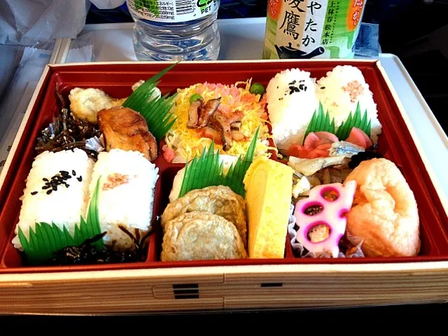 Snapdishの料理写真:新尾道駅で買ったお弁当|掛谷節子さん