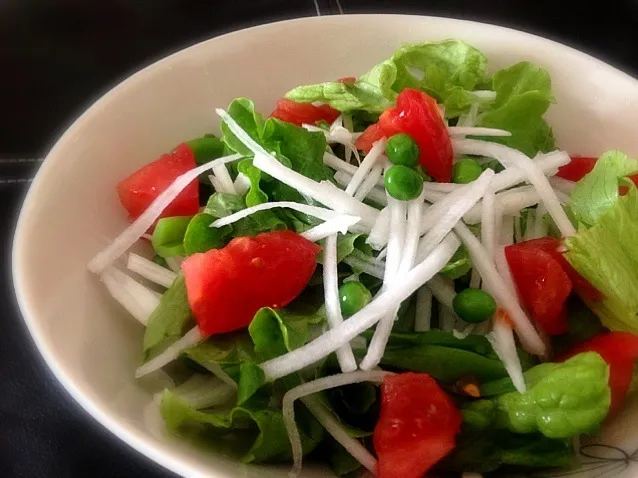 Daikon,Tomato,green peace Salad|Layさん