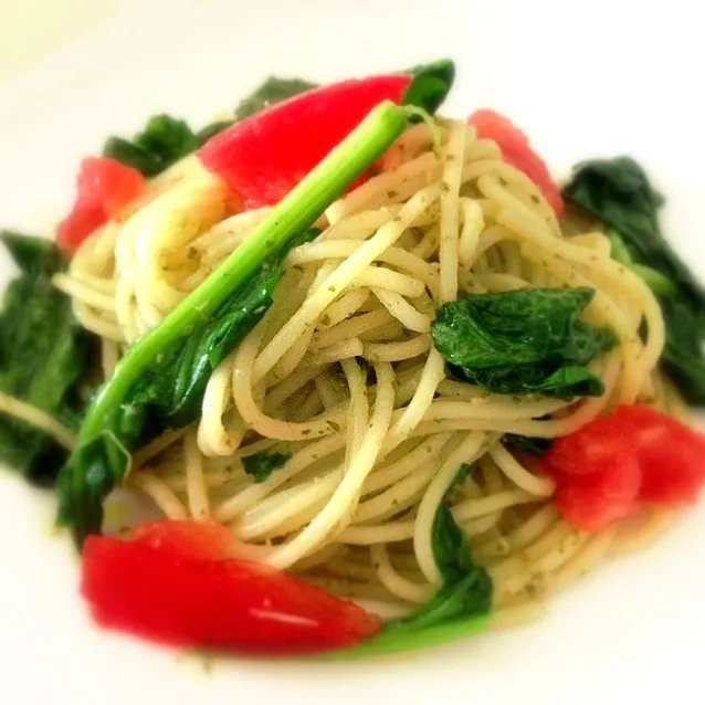 Basil Spagetti with Tomato and Spinach|Layさん