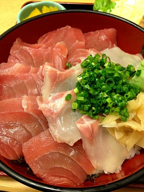 タイとマグロ丼|ランチ食べ歩きさん