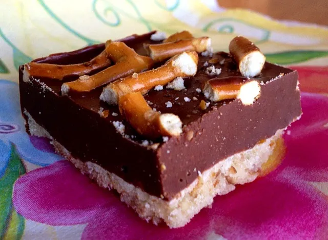 Chocolate peanut butter pretzel shortbread bar|Dean M Rogersさん