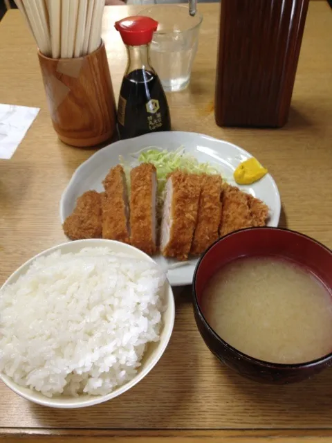 トンカツ定食（ご飯大盛）500円|おっちさん