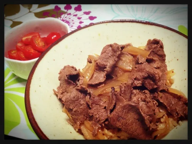 Snapdishの料理写真:牛丼☆トマトのマリネ|しょうさん