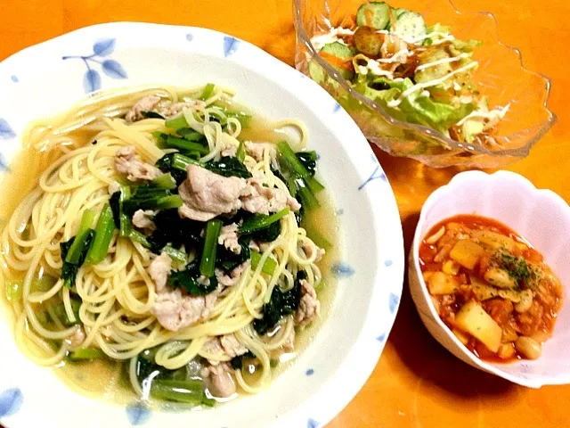 ポークと小松菜の和風スープパスタ、大豆と根菜の洋風煮、サラダ❤|まりえさん