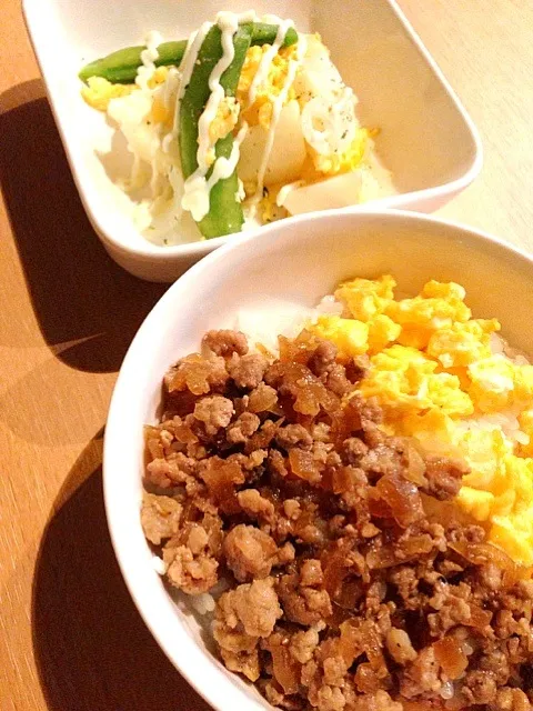 Snapdishの料理写真:二色丼&スナップえんどうと新玉新ジャガのサラダ|えりちんさん