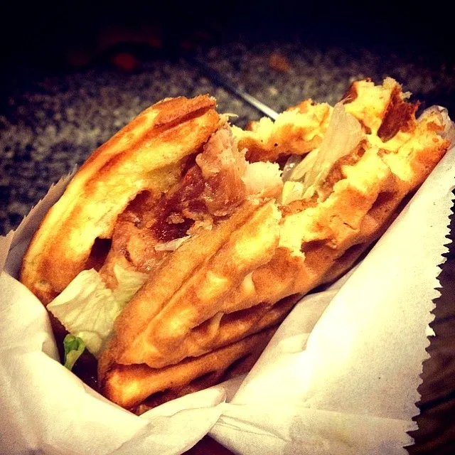 Basil Chicken Leg Waffle|tzean chenさん