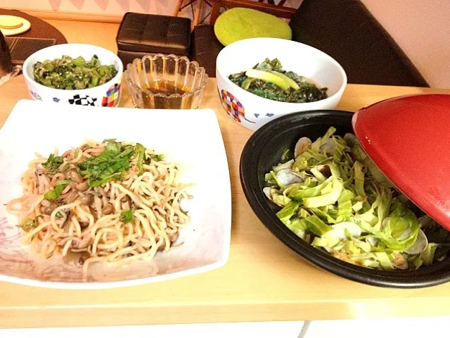 明太子パスタ、アサリとキャベツの酒蒸し、わかめとネギのぬた、大根葉のふりかけ、茎ワカメ|eriさん