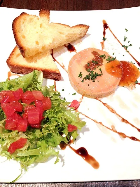 Snapdishの料理写真:foie gras with fig jam|cocktail hourさん