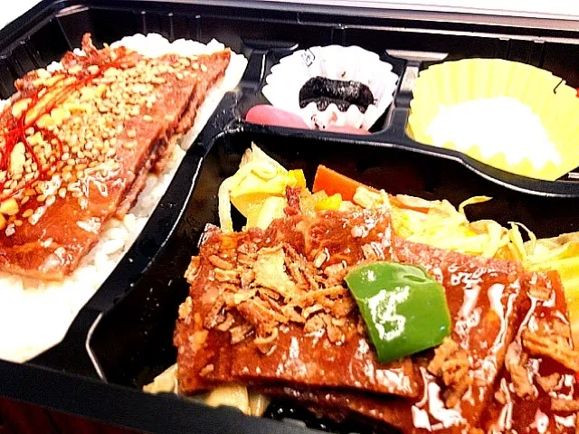 Snapdishの料理写真:焼肉弁当|azunyanさん