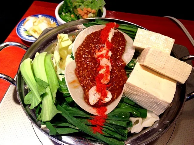 胡麻たっぷりの味噌もつ鍋+牛タン水餃子|鰻大好き❤さん