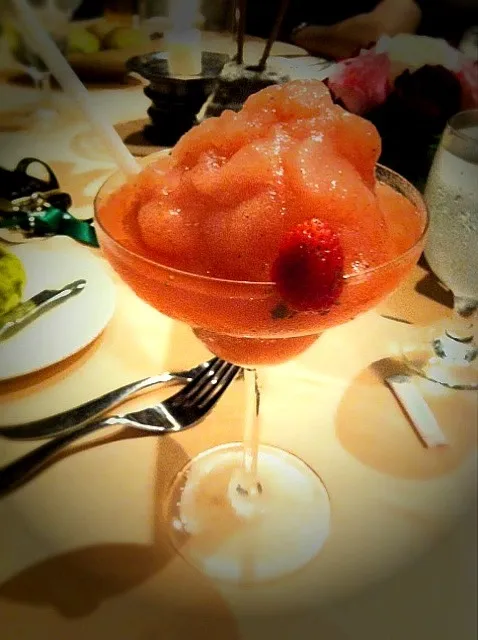 Snapdishの料理写真:frozen strawberry margarita|tomoさん