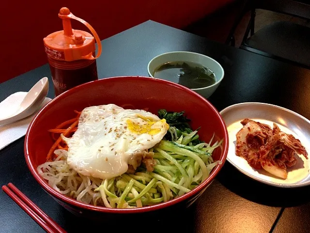 Korean Assorted bibimbap with Kimchi|PeonyYanさん